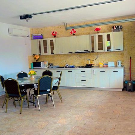 Bed and Breakfast Casa Erk Кэлимэнешти Экстерьер фото