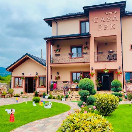 Bed and Breakfast Casa Erk Кэлимэнешти Экстерьер фото