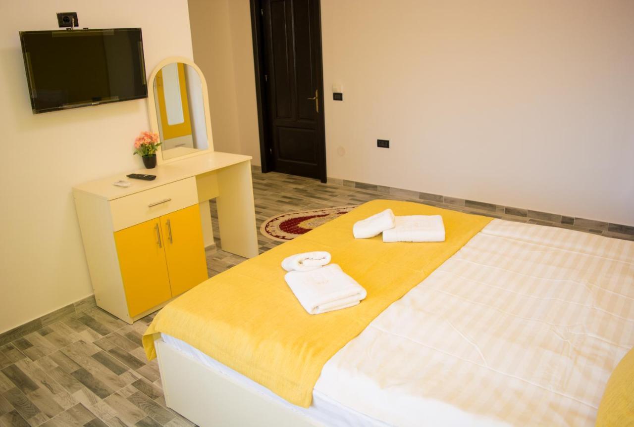 Bed and Breakfast Casa Erk Кэлимэнешти Экстерьер фото