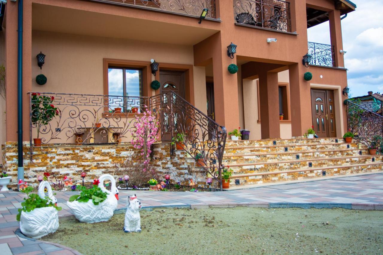Bed and Breakfast Casa Erk Кэлимэнешти Экстерьер фото