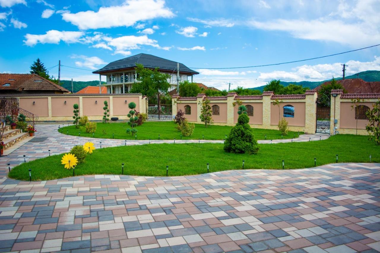 Bed and Breakfast Casa Erk Кэлимэнешти Экстерьер фото