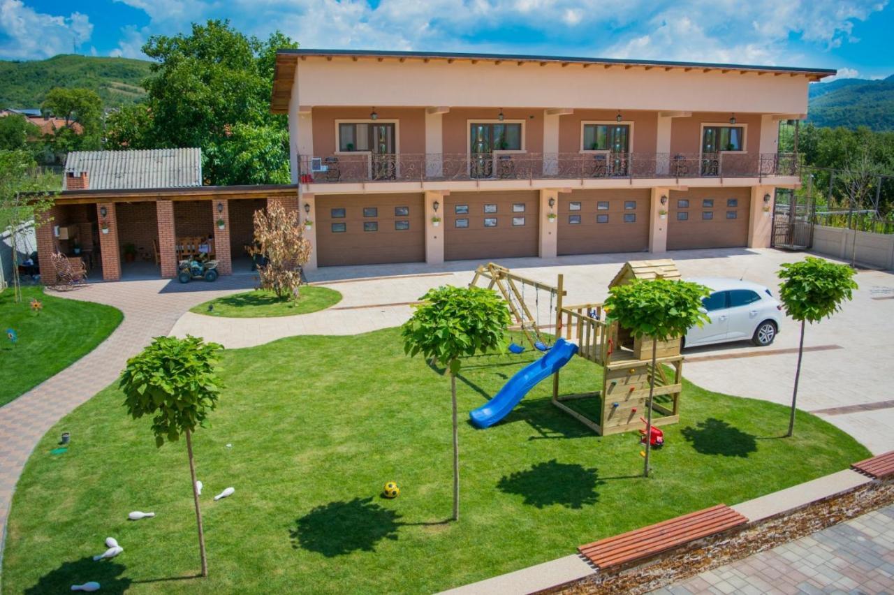 Bed and Breakfast Casa Erk Кэлимэнешти Экстерьер фото