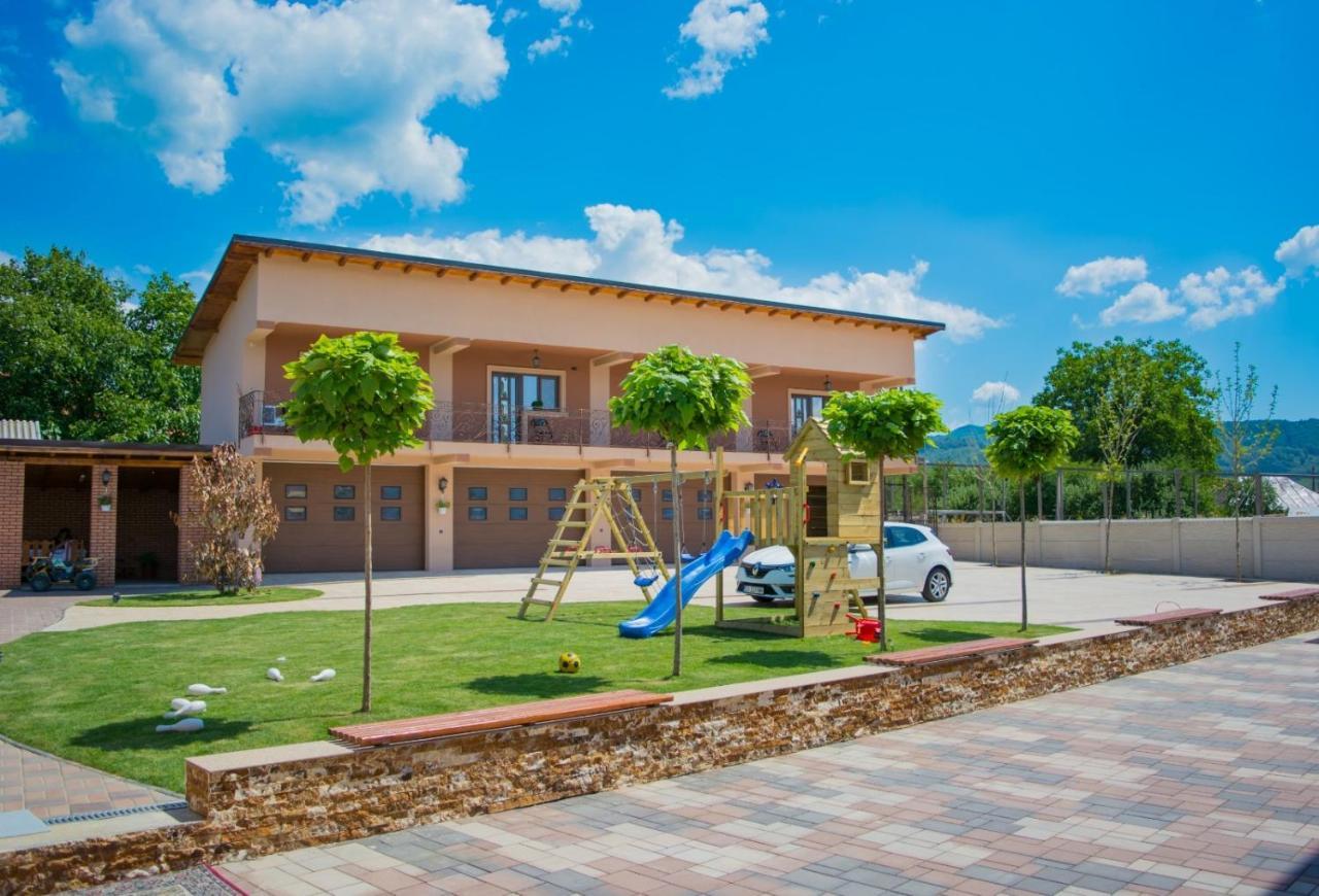 Bed and Breakfast Casa Erk Кэлимэнешти Экстерьер фото