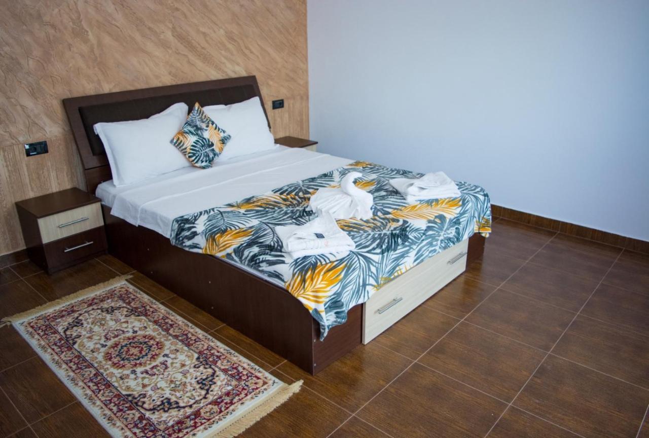 Bed and Breakfast Casa Erk Кэлимэнешти Экстерьер фото