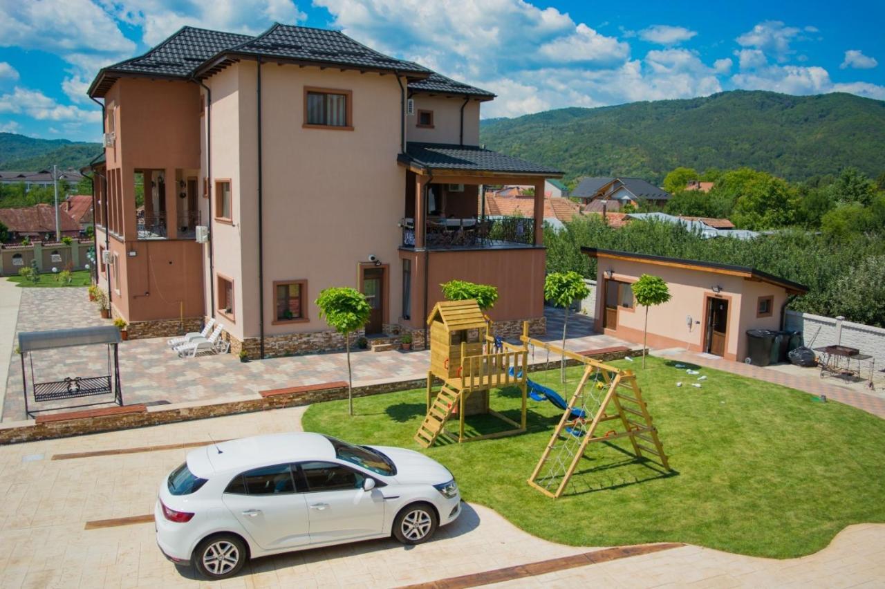 Bed and Breakfast Casa Erk Кэлимэнешти Экстерьер фото