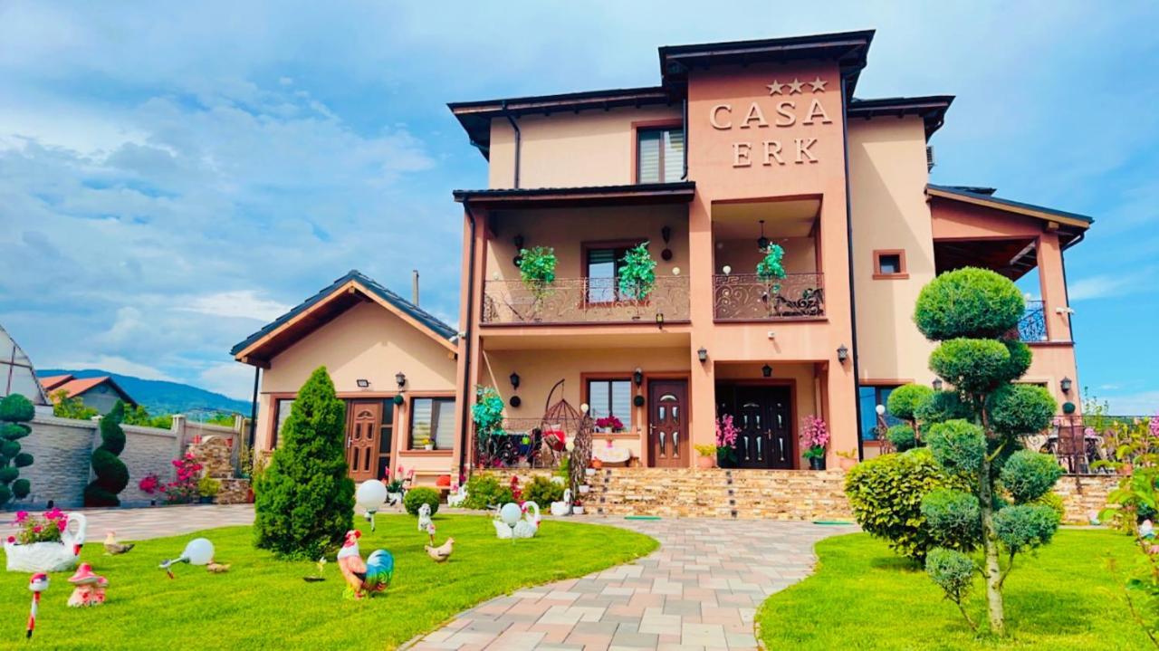 Bed and Breakfast Casa Erk Кэлимэнешти Экстерьер фото