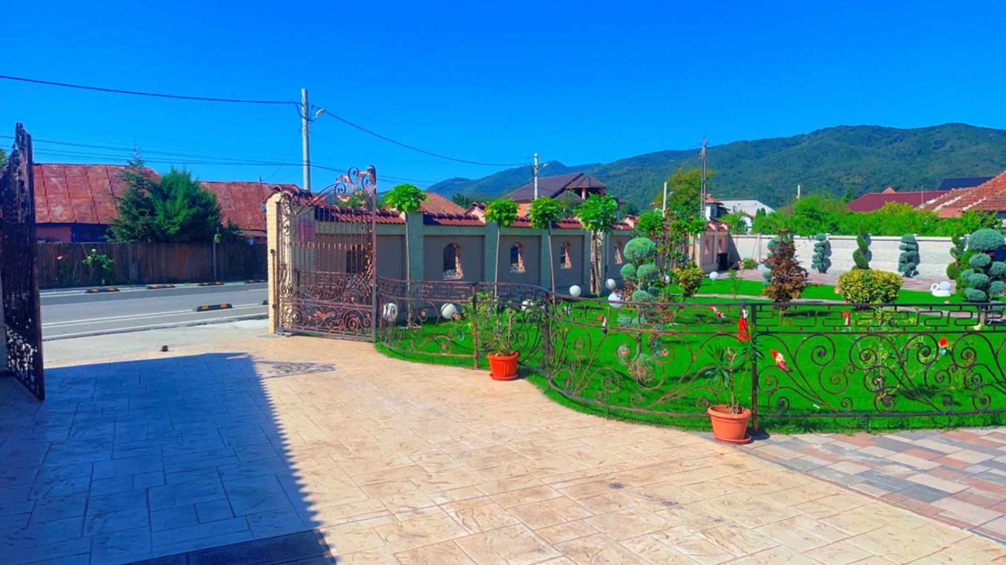 Bed and Breakfast Casa Erk Кэлимэнешти Экстерьер фото