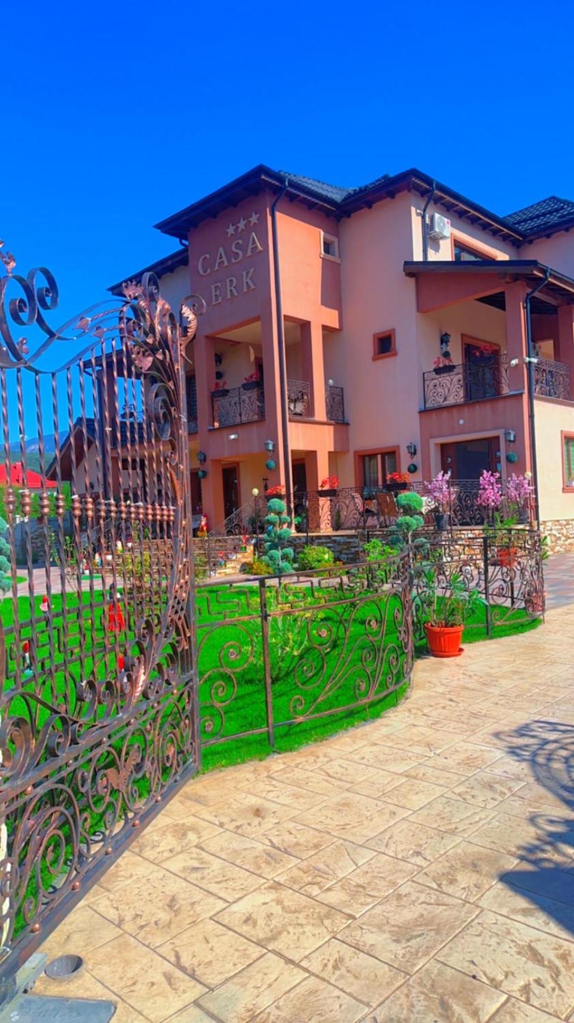 Bed and Breakfast Casa Erk Кэлимэнешти Экстерьер фото
