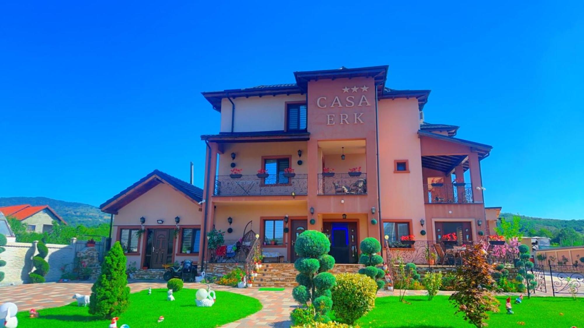 Bed and Breakfast Casa Erk Кэлимэнешти Экстерьер фото