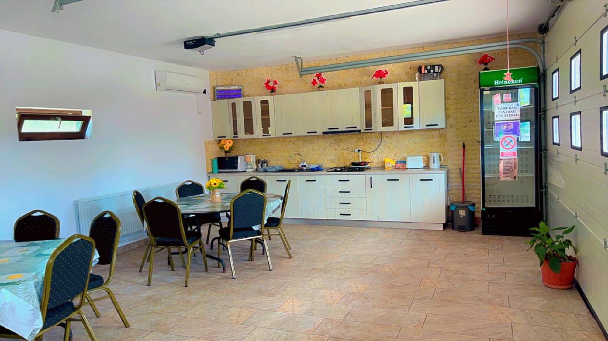 Bed and Breakfast Casa Erk Кэлимэнешти Экстерьер фото