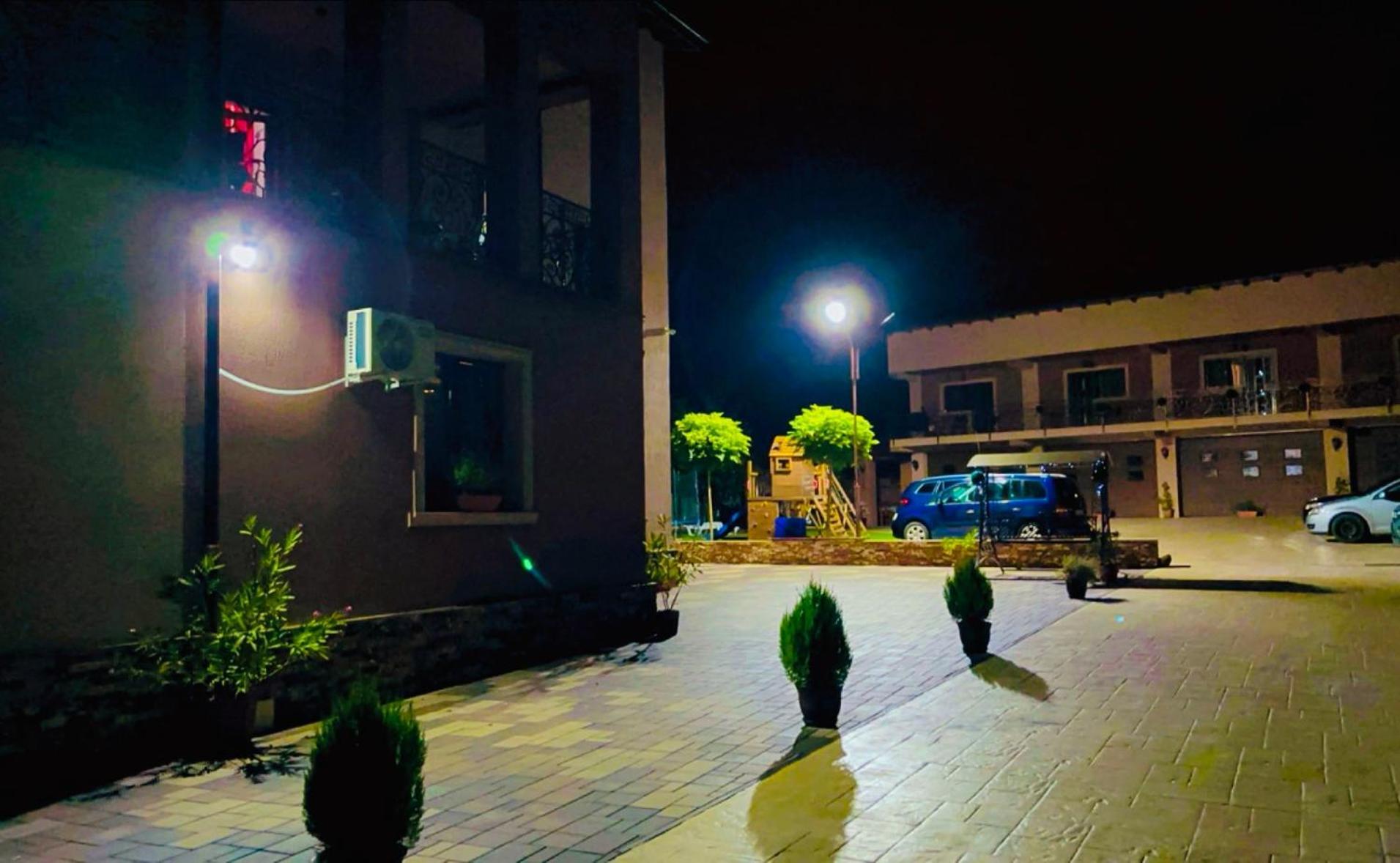 Bed and Breakfast Casa Erk Кэлимэнешти Экстерьер фото