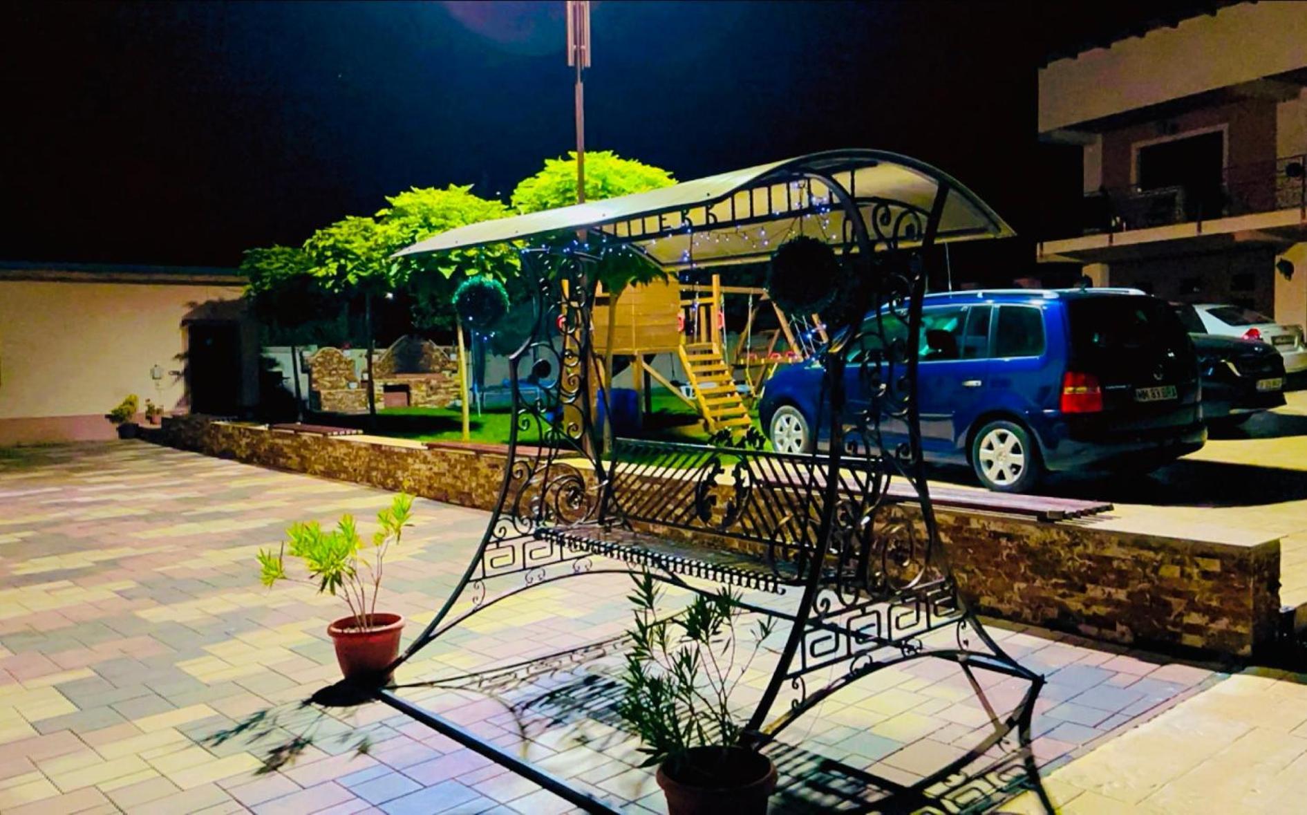 Bed and Breakfast Casa Erk Кэлимэнешти Экстерьер фото